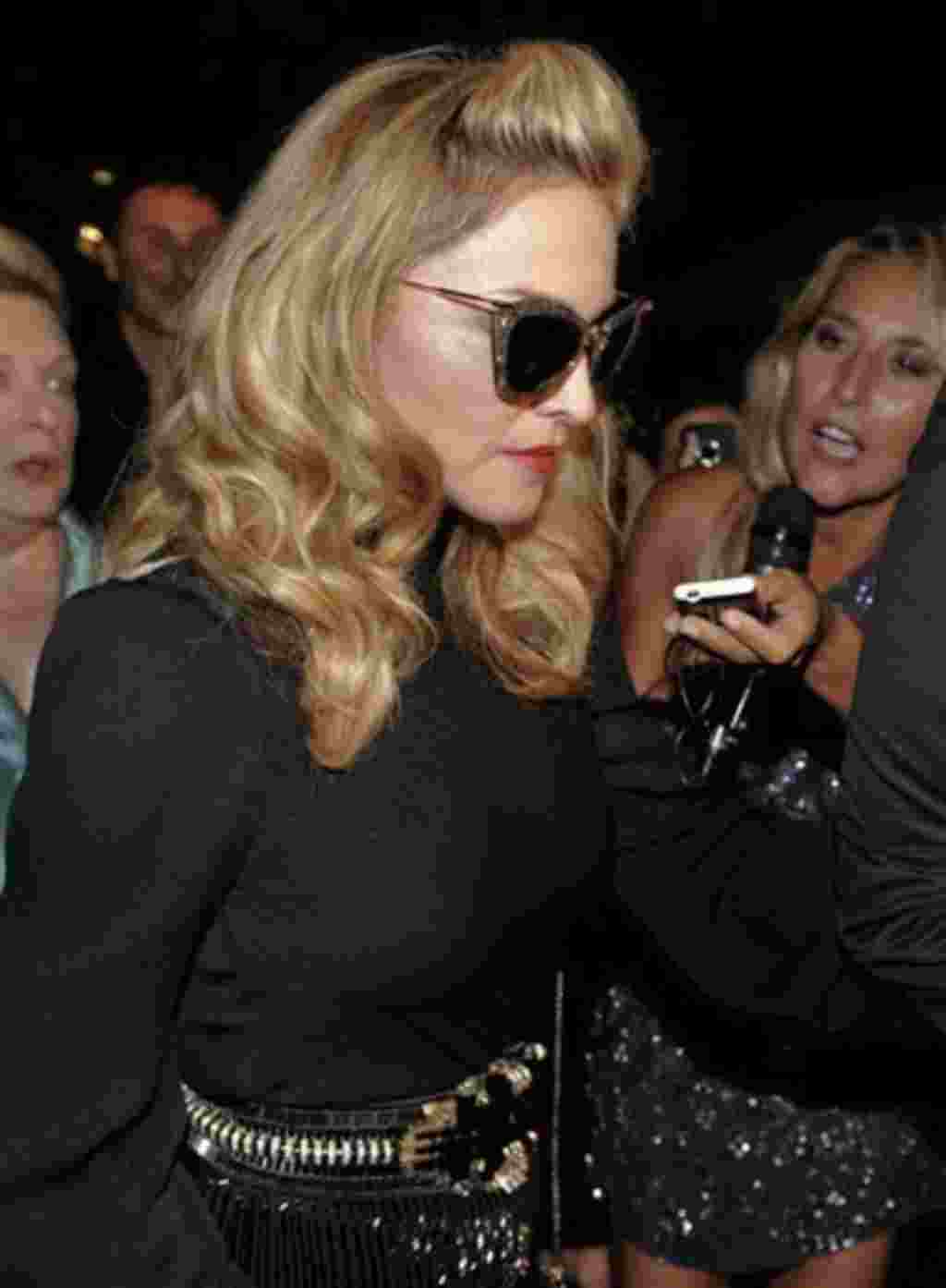 La cantante Madonna llega a los premios de Gucci para la Mujer en el Cine en Venecia, Italia.