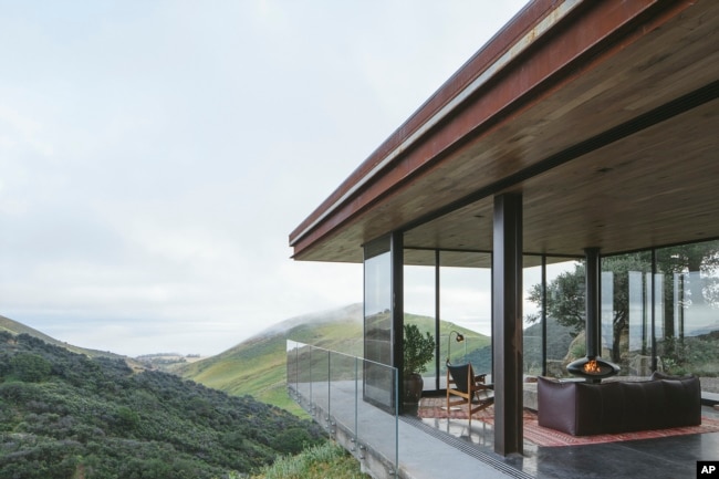 The Anacapa Architecture firm, in Santa Barbara, California, and Portland, Oregon, has built several upscale off-grid homes in recent years, and has several more off-grid projects in the works. (Erin Feinblatt via AP)