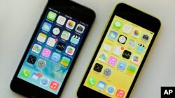 The iPhone 5S, left, and iPhone 5c, Sept. 17, 2013.