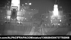 프랑스 해군 구축함 '프페리알'호가 촬영한 불법 환적 의심 활동 사진. (자료사진)