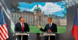 El secretario de Estado, Mike Pompeo, y el primer ministro checo, Andrej Babis, durante una conferencia de prensa en Praga el 12 de agosto de 2020.