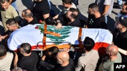 Похороны ливанского видеожурналиста Иссама Абдаллы, погибшего 13 октября в результате израильского обстрела в приграничной с Израилем деревне Альма-эш-Шааб.