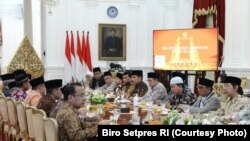 Presiden Joko Widodo menerima sejumlah Ulama di Istana Merdeka Jakarta, April 4, 2017(photo: Setpres RI)