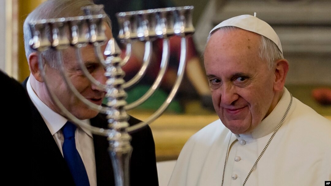 El primer ministro israelí, Benjamín Netanyahu, visitó al Papa Francisco con quien conversó de las negociaciones para conseguir la paz con Palestina.