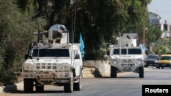 Sejumlah kendaraan milik pasukan penjaga perdamaian PBB (UNIFIL) terparkir di wilayah Marjayoun, dekat perbatasan Israel, di selatan Lebanon, pada 9 Agustus 2024. (Foto: Reuters/Karamallah Daher)