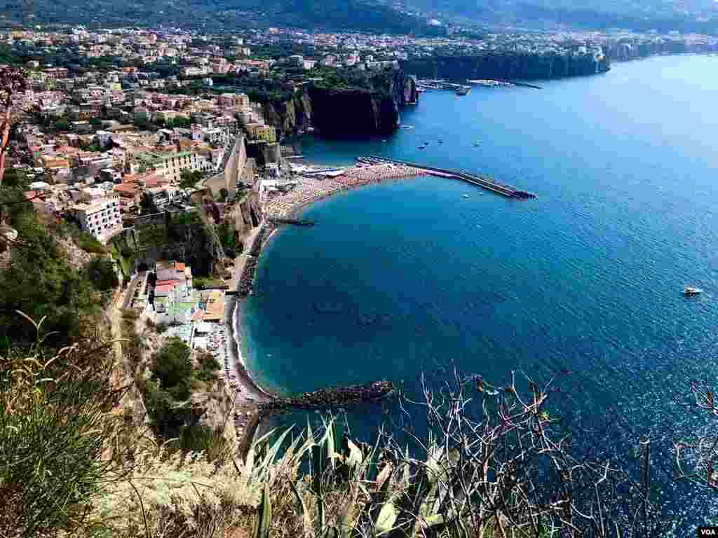 Sorrento and its coastline (Sabina Castelfranco/VOA)