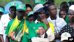 A subdued crowd waits for Zimbabwean President Emmerson Mnangagwa at a rally in Mount Darwin, Feb. 2, 2019. The Zimbabwe's president skipped the rally so he could explain the unrest in his country to fellow African leaders. 