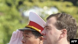 Президент России Дмитрий Медведев (справа). Ханой. Вьетнам. 31 октября 2010 года