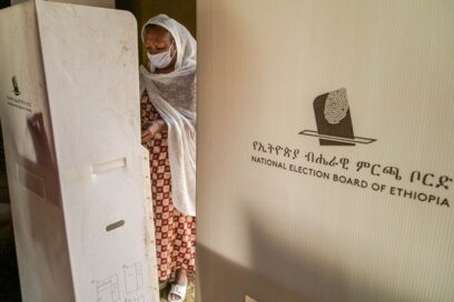 Ethiopian Polls Extended as Crowds Wait to Vote