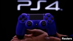 Los lentes están diseñados para complementarse con la consola PS4, aunque se espera que en el futuro sean completamente autónomos.