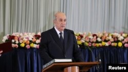 Le président algérien Abdelmadjid Tebboune prête serment lors d'une cérémonie d'assermentation à Alger, en Algérie, décembre 2019. REUTERS / Ramzi Boudina