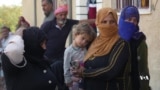 Syrian refugees flee Lebanon, head back to Syria