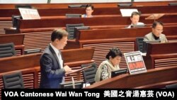 香港立法會通過西九一地兩檢無約束力議案 (攝影：美國之音湯惠芸)