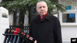 រូបឯកសារ៖ ប្រធានាធិបតី​តួកគី​លោក Recep Tayyip Erdogan ថ្លែង​ទៅ​កាន់​អ្នក​យកព័ត៌មាន​ នៅ​ទីក្រុង​អ៊ីស្តង់ប៊ុល ថ្ងៃទី១៥ ខែមករា ឆ្នាំ២០២១។ ​