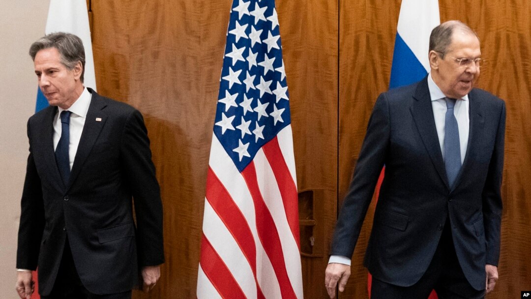 La imagen muestra el final del diálogo entre los cancilleres Antony Blinken y Sergey Lavrov, de EE. UU. y Rusia, respectivamente en una reunión celebrada en Ginebra, Suiza, el 21 de enero de 2021.