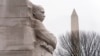 ARCHIVO - Vista del monumento a Martin Luther King Jr., con el monumento a Washington como telón de fondo, durante la ceremonia anual de colocación de una corona floral en honor a MLK, en Washington, el 15 de enero de 2024. (Foto AP/José Luis Magana, Archivo)