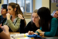 미국 워싱턴주 시애틀의 학교에서 수업을 듣고 있는 학생들. (자료사진)