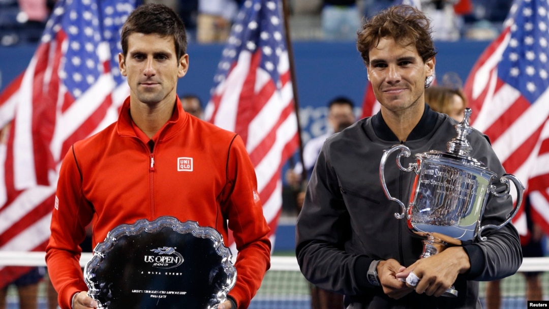 Petenis Spanyol Rafael Nadal berpose setelah mengalahkan Novak Djokovic dari Serbia dalam U.S.Open di New York, 9/9/2013. Keduanya maju ke semifinal Shanghai Masters di Shanghai, 11/10/2013.