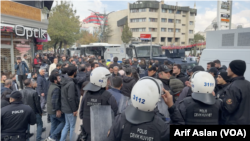 Li Wanê dema hêzên ewlekarîyê êrîşî girsehê dike