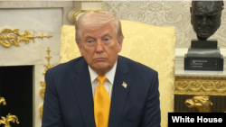 Serok Trump li dema civîna ligel Serokwezîra Japonê li Koşka Sipî. 19'ê Adarê, 2026.