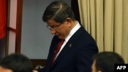 Turkey's outgoing Prime Minister Ahmet Davutoglu votes during discussions on the ruling AK Party's proposal regarding the amendment of the immunity on May 18, 2016 at the Turkish Parliament in Ankara. 