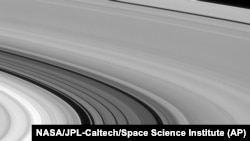 Cassini's Amazing Photos of Saturn, Rings & Moons