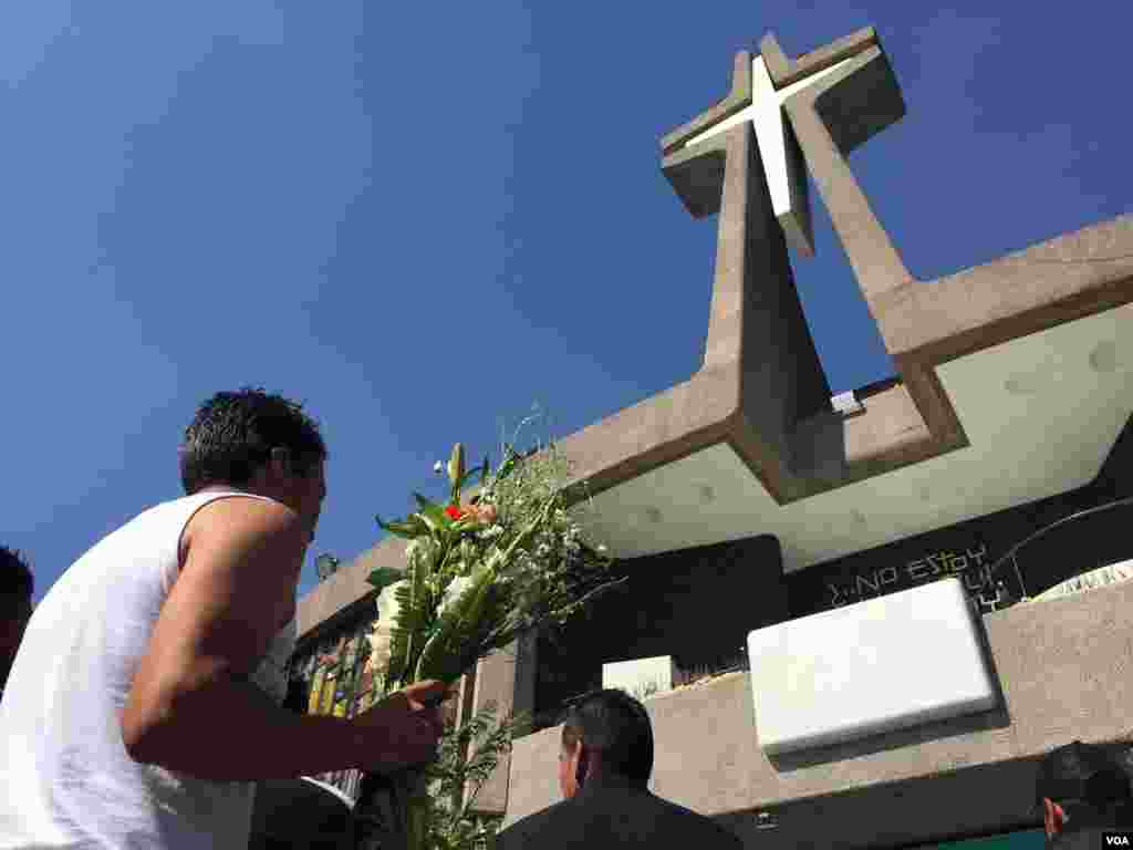 Thousands of faithful are coming to the Basilica of Our Lady of Guadalupe where Pope Francis will celebrate Mass on Feb. 13, Mexico City. (C. Mendoza/VOA)