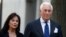 Roger Stone con su esposa en el exterior de una corte de Washington donde fue declarado culpable de mentir al Congreso y otros cargos el 15 de noviembre de 2019