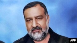 FILE - Razi Moussavi (kiri), penasihat senior Korps Garda Revolusi Islam (IRGC) Iran di lokasi yang dirahasiakan. Moussavi, jenderal senior Pengawal Revolusi Iran, terbunuh oleh serangan Israel di Suriah pada 25 Desember 2023, kata kekuatan militer. (TASNIM NEWS / AFP) 