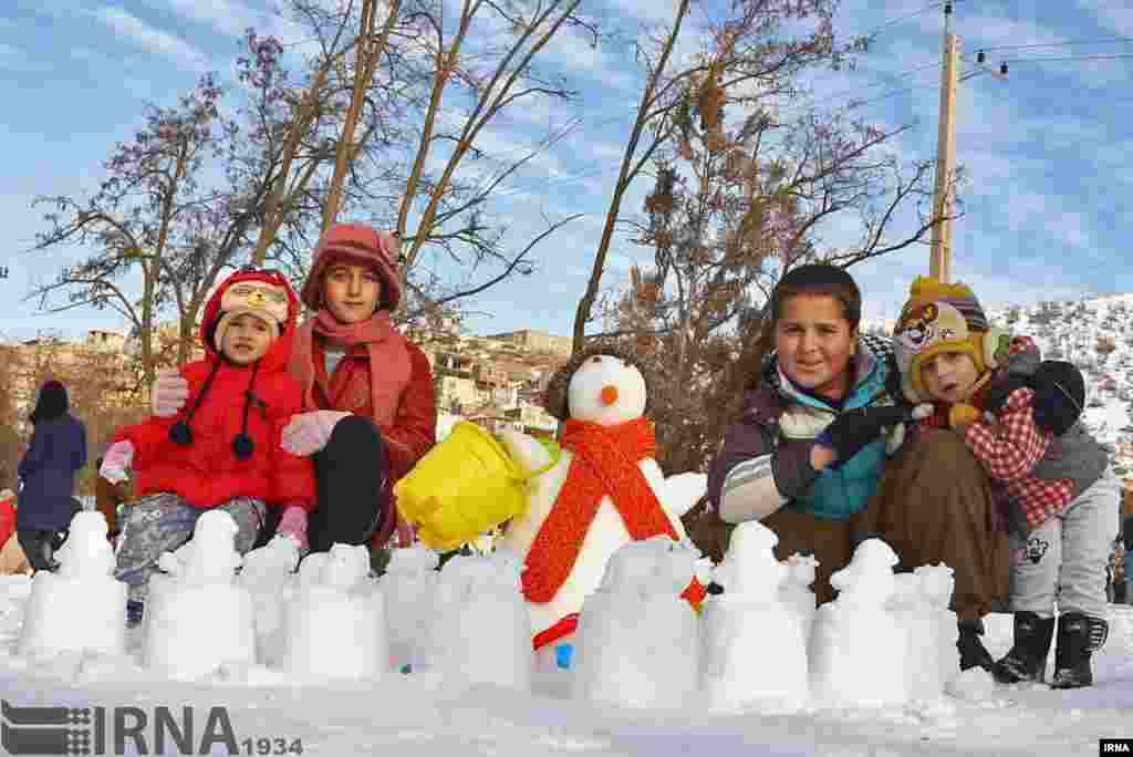 جشن آدم برفی در مریوان&lrm; عکس: بهمن شهبازی