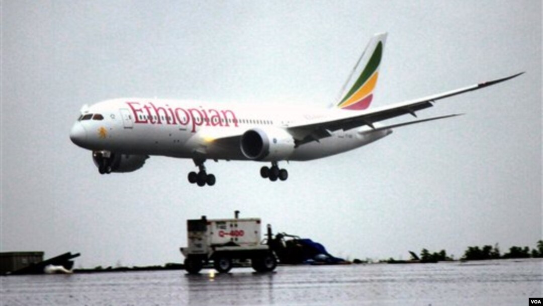 A Boeing 787 Dreamliner lands at Addis Ababa airport Aug.17, 2012