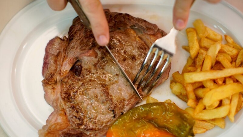 Conflicting Studies Point to Meat Moderation as Health Diet