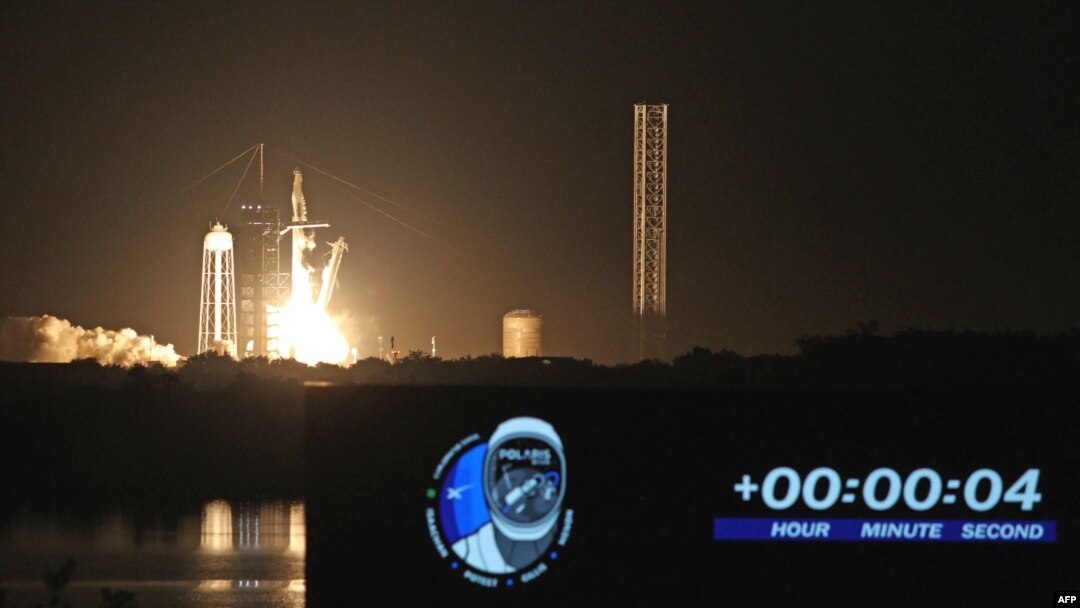 10 Eylül 2024 - Crew Dragon Resilience uzay aracını taşıyan SpaceX'e ait Falcon 9 roketi, Cape Canaveral, Florida'daki Kennedy Uzay Merkezi'nde bulunan Fırlatma Kompleksi 39A'dan havalandı.