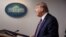 Tổng thống Donald Trump tại một cuộc họp báo thường ngày ở Nhà Trắng để cập nhật tình hình dịch bệnh virus corona. Ông sẽ gặp các đại diện ngành dệt may khi họ chuyển sanh sản xuất khẩu trang và các thiết bị bảo hộ y tế khác.