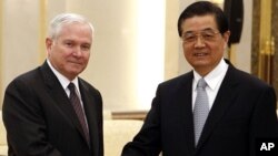 U.S. Secretary of Defense Robert Gates shakes hands with China's President Hu Jintao, at the Great Hall of the People in Beijing, 11 Jan 2011.