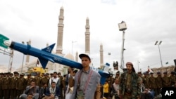 تجمع شماری از اعضا و هوادران حوثی‌ها در صنعا، پایتخت یمن.