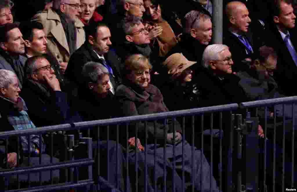 گزشتہ ہفتے ہونے والی تقریب میں جرمنی کے صدر فرینگ والٹر، ان کی اہلیہ ایلکا بروڈن بینڈر، جرمن چانسلر انگیلا مرکل اور ان کے شوہر جواشیم سوار بھی شریک ہوئے۔