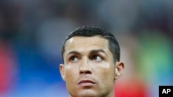 Cristiano Ronaldo enfrenta colegas do Real Madrid