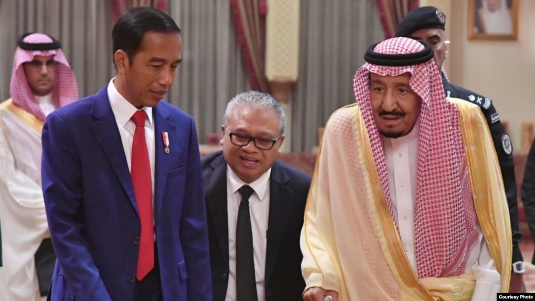 Presiden Joko Widodo Minggu sore (14/4) bertemu Raja Salman bin Abdulaziz Al Saud di Riyadh, dalam perjalanan untuk menunaikan ibadah umrah. (Foto: Biro Setpres RI)