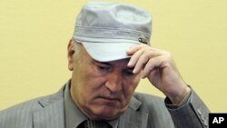 Ratko Mladić prilikom prvog pojavljivanja pred sudijama Haškog tribunala, 3. juna 2011.