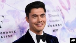 Aktor Henry Golding menghadiri acara penghargaan Fragrance Foundation Awards di David H. Koch Theater di Lincoln Center, New York, 5 Juni 2019. (Foto: AP)