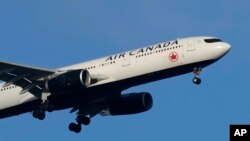 FILE - An Air Canada Airbus A330 approaches for landing in Lisbon, Sept. 2, 2023. Talks between the company and the Air Line Pilots Association produced a tentative, four-year collective agreement, the airline announced in a statement early Sunday.