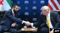 美国总统唐纳德·特朗普在安卡拉贝斯特佩总统府举行的北约峰会期间会见了叙利亚总统艾哈迈德·沙拉。(2026年7月8日)