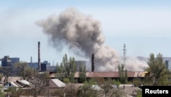 Панорама территории завода "Азовсталь" в Мариуполе, 8 мая 2022 г. (фото REUTERS/Alexander Ermochenko/File Photo) 