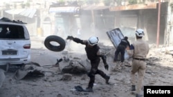 Civil defense members look for survivors after an airstrike on the rebel-held Old Aleppo, Syria, April 16, 2016. 