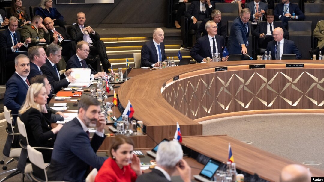 Para Menteri Luar Negeri negara-negara NATO bertemu di Brussel, Belgia hari Selasa (28/11). 