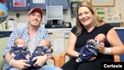 Brittany y Jason Deen, de Sacramento, California, celebran el nacimiento de sus súper bebés trillizos, quienes gozan de buena salud al igual que la madre. Foto: John Milne, Sutter Health.