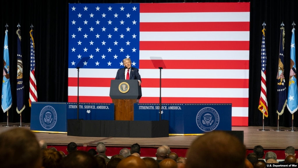 特朗普总统2025年9月30日对美国军队将领发表讲话。