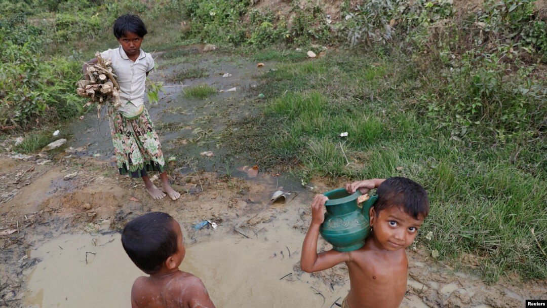 Bangladeshdagi roxinjalik qochqin bolalar