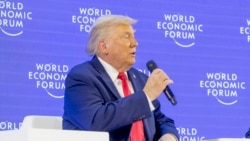 特朗普总统在达沃斯世界经济论坛年会上接受主持人、世界经济论坛总裁布伦德提问。(2026年1月21日)